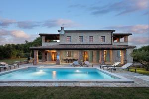 Rustic Villa Calluna with a pool in Istria