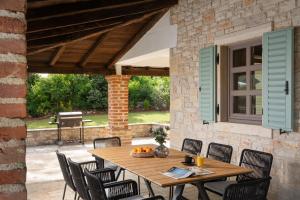 Rustic Villa Calluna with a pool in Istria