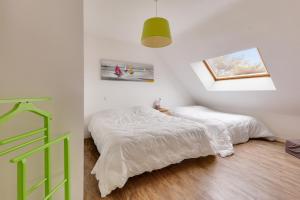 Maisons de vacances Maison pour 8 - Piscine - 550 m de la plage : photos des chambres
