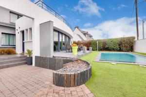 Maisons de vacances Maison pour 8 - Piscine - 550 m de la plage : photos des chambres
