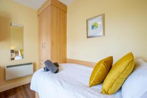 130 - Large Duplex by Shortstays