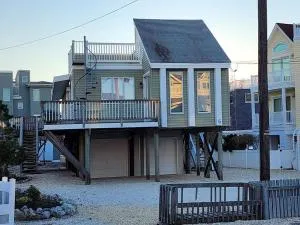 3Rd From The Ocean In Harvey Cedars! - Harvey Cedars
