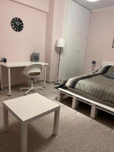 Cozy Apartment in Neos Kosmos