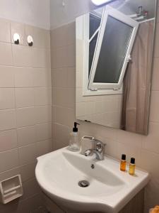 Cozy Apartment in Neos Kosmos