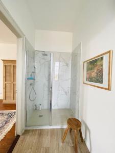 B&B / Chambres d'hotes Villa Sequoia - Grande Chambre - SDB privee : photos des chambres