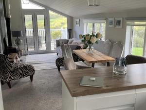 Private Chalet in New Quay with stunning views