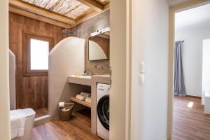 Lithos Luxury Pool Villa