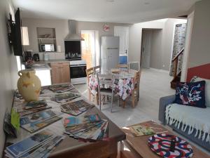 MIMALELY - House & terrace - 3hvězdičkové hotely ve městě Isigny-sur-Mer