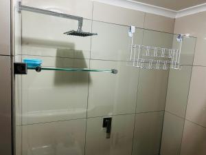 Apartment with shared living room & kitchenette