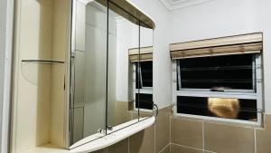 Apartment with shared living room & kitchenette