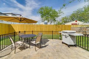 Sunny San Antonio Home Near Downtown Pets Welcome