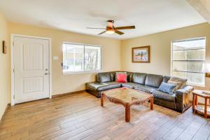 Sunny San Antonio Home Near Downtown Pets Welcome
