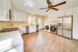 Sunny San Antonio Home Near Downtown Pets Welcome