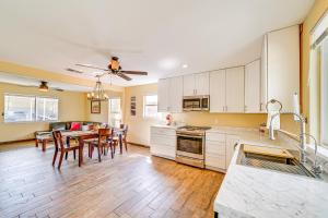 Sunny San Antonio Home Near Downtown Pets Welcome