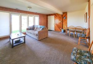 Fishermens Paradise in Coos Bay Walk to Beach!