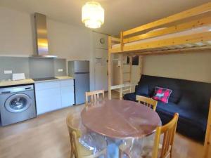 Appartements Logement a proximite des telecabines et en face du parc des thermes : photos des chambres