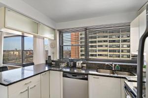 Spacious & Modern 2BR Apartment - Algonquin 06-008E