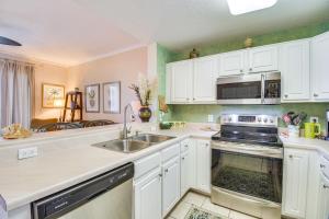 Gulf Shores Condo with Balcony 2 Mi to Fort Morgan!