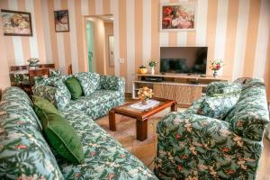 Apto p4, garagem e piscina de frente para a praia