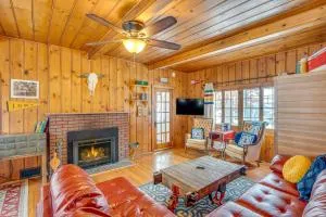 Family-Friendly Lake Waubesa Home Boat and Swim! - McFarland