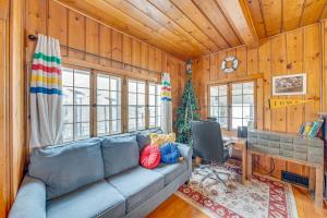 Lakefront Getaway w Several Extra Amenities