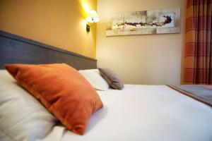 Hotels Brit Hotel Le Surcouf : photos des chambres