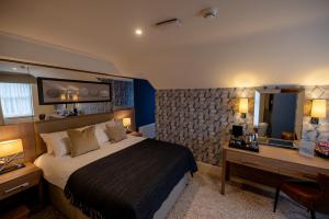 Deluxe Double or Twin Room with Sea View room in Brisbane House Hotel