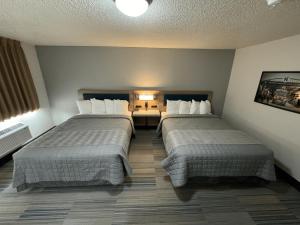 Standard Queen Room room in Bearcat Inn and Suites