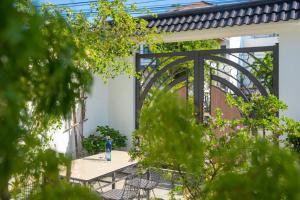 New and spacious villa with 3 private bedrooms and swimming pool, 5 minutes to Han river, free parking