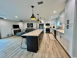 Love Shack in Foley Hot Tub Modern Cozy