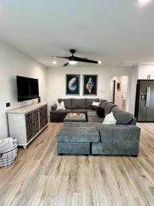 Love Shack in Foley Hot Tub Modern Cozy