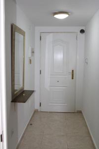 Apartamento frente a la piscina