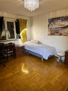 Stockholm Arlanda gratis parkering , Wifi, Fiber 1Gb, 2 enkelsängar, Långtidsboende rymligt o Garderober Room2