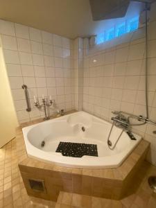 Stockholm Arlanda gratis parkering , Wifi, Fiber 1Gb, 2 enkelsängar, Långtidsboende rymligt o Garderober Room2