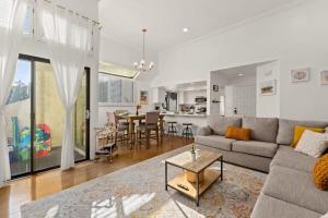 Grand Desire - Vibrant - Luxury - Beachside treat