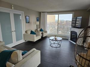 Smart Stylish Downtown Condo- 2 bedrooms