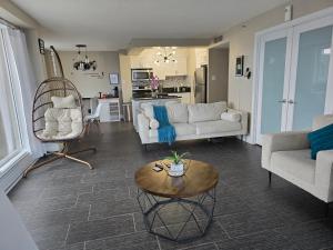 Smart Stylish Downtown Condo- 2 bedrooms