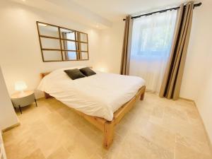 Sejours chez l'habitant Les Hotes Saint Quenin - Chambre 1 - Piscine : photos des chambres