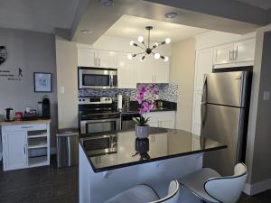 Smart Stylish Downtown Condo- 2 bedrooms