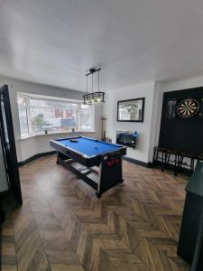 Cardiff city centre house - Sleeps 6