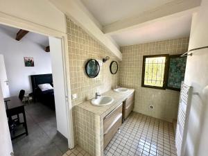 Villas VILLA ENTIERE PORT et PLAGE BANDOL : photos des chambres