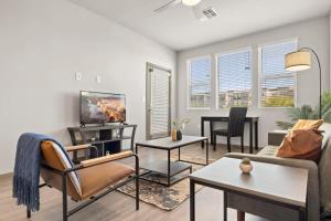 Stunning Westgate CozySuites by stadium with pool 8