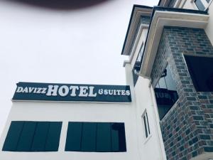 DAVIZZ HOTEL AND SUITES