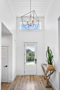 Your Summer Haven Near Beach Heated Pool BBQ