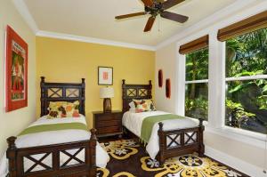 Ground Floor Poolside Villa Short Walk From Top Beach in Kauai With Great Pool