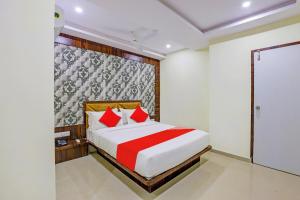 Super OYO Hotel Golden