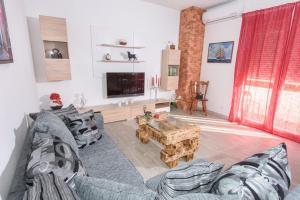 Apartments with a parking space Kastel Stafilic, Kastela - 21591