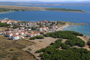 Apartments with a parking space Povljana, Pag - 22355