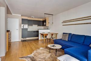 Apollo I 0202 Met Parking