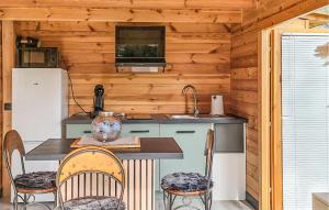 Maisons de vacances Awesome Home In Le Luc With Wifi : photos des chambres